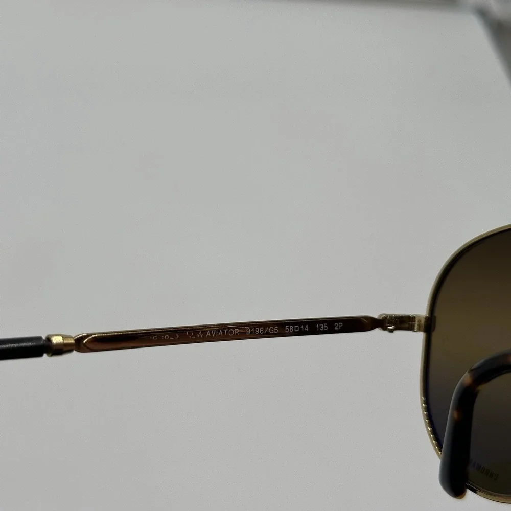 Ray-Ban product pair